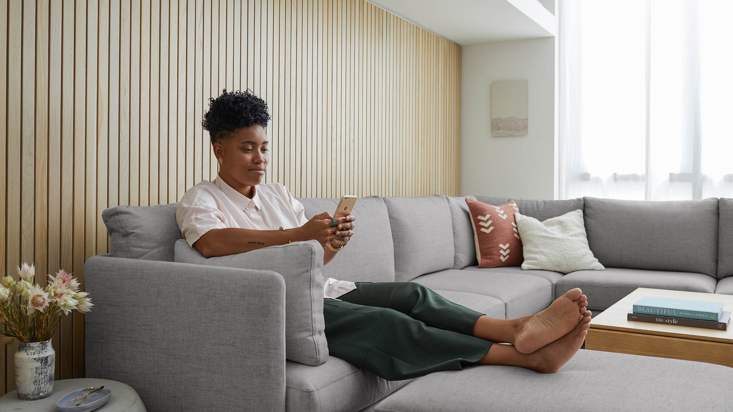 02_Field_Armchair_Lifestyle_880886d4-3c9d-4ac2-9625-c71969b4f853.jpg